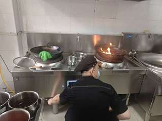 应急防火演练——发现起火后，厨...